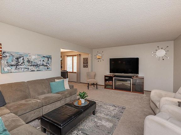 3rd image of 7472 Saratoga Dr