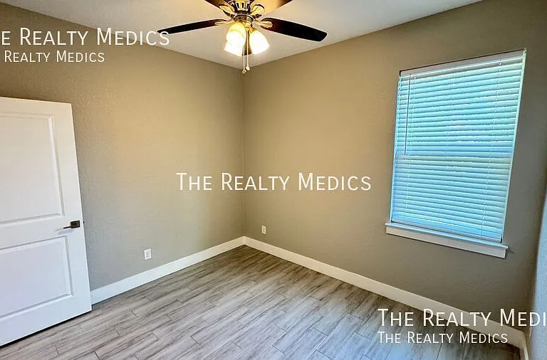 239 Hibiscus Ln — Photo 15