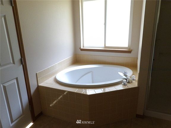 4th image of 10445 Yelm Terra Avenue SE