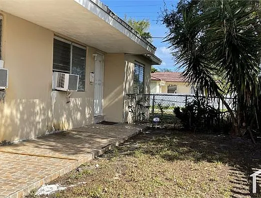 409 SW 4th Ter #W — Photo 7
