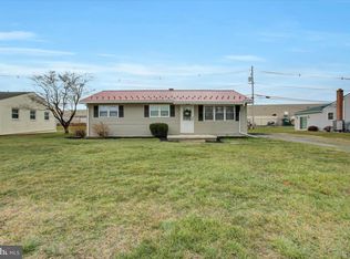 1126 E Brandon Dr, Chambersburg, PA 17201
