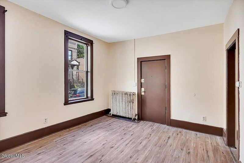 3rd image of 44 Osborne Street