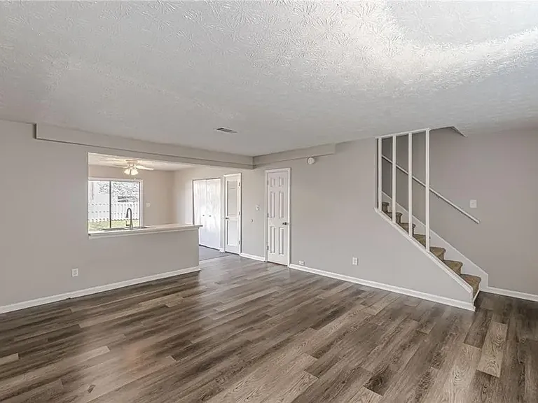 402 Bainbridge Dr #402 — Photo 5