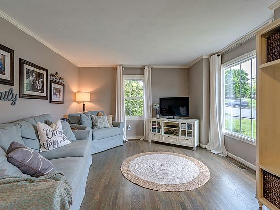 5th image of 4767 Chippenham Dr
