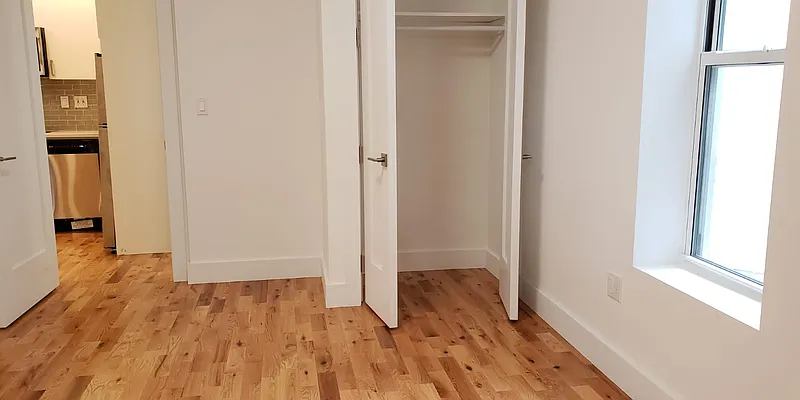 Rented by Zuz Realty | media 12