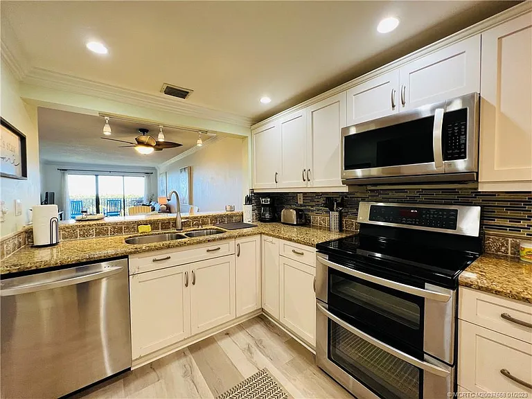 10044 S Ocean Dr #203 — Photo 15