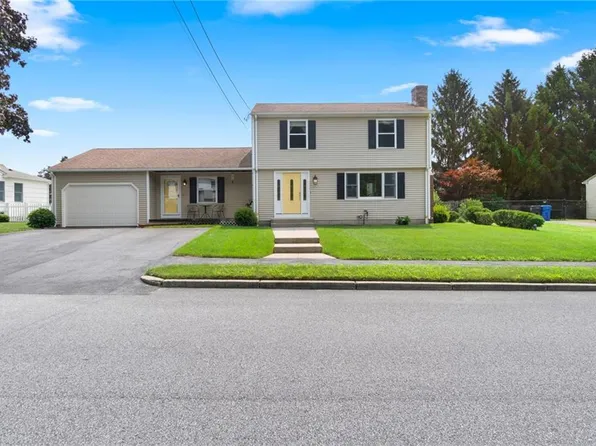 116 Locust Glen Dr, Cranston, RI 02921