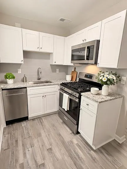 3586 Jackson St #B4 — Photo 2