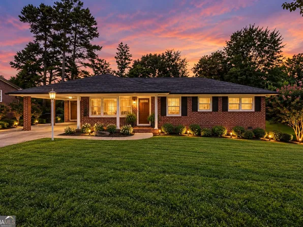 1811 Mural Cir, Morrow, GA 30260