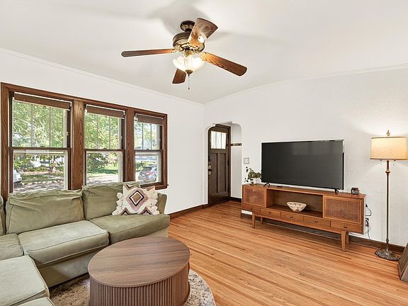 5th image of 858 21st Ave SE
