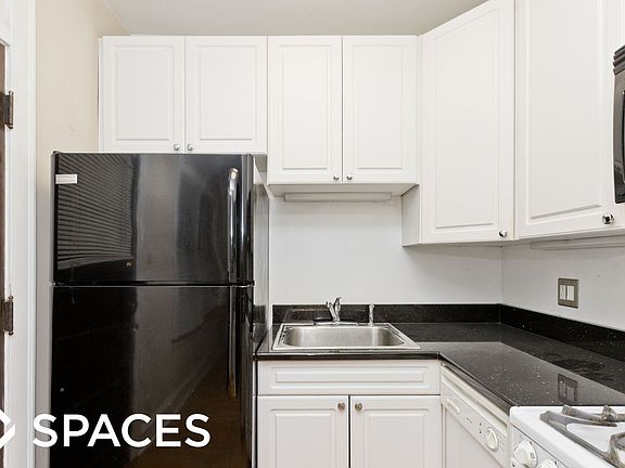 2nd image of 3753 N Marshfield Ave #Unt1