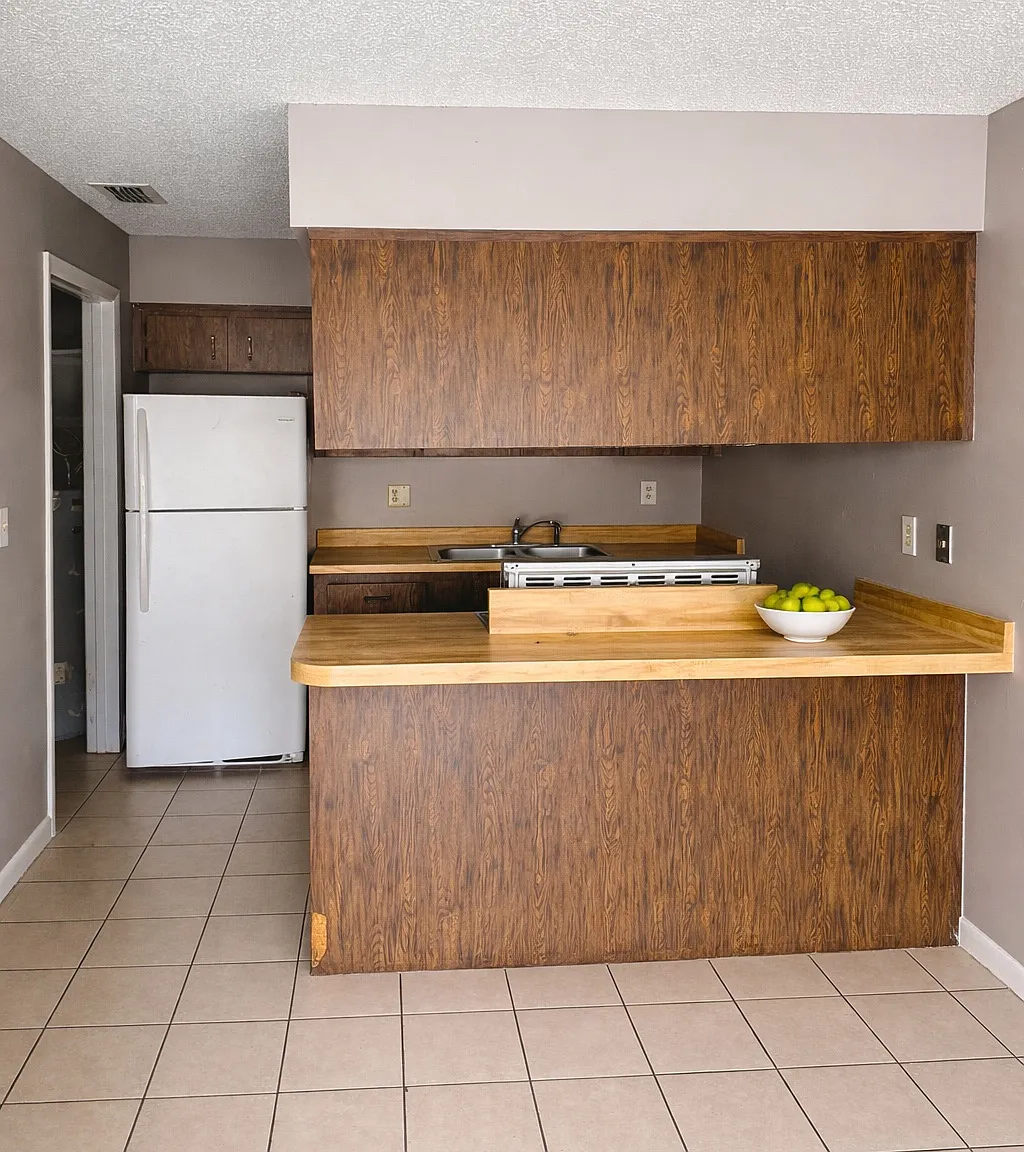 2 bed, 900 sqft, $1,350 — Photo 2