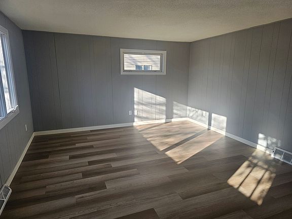 4th image of 2831-2833 10th St S #2831