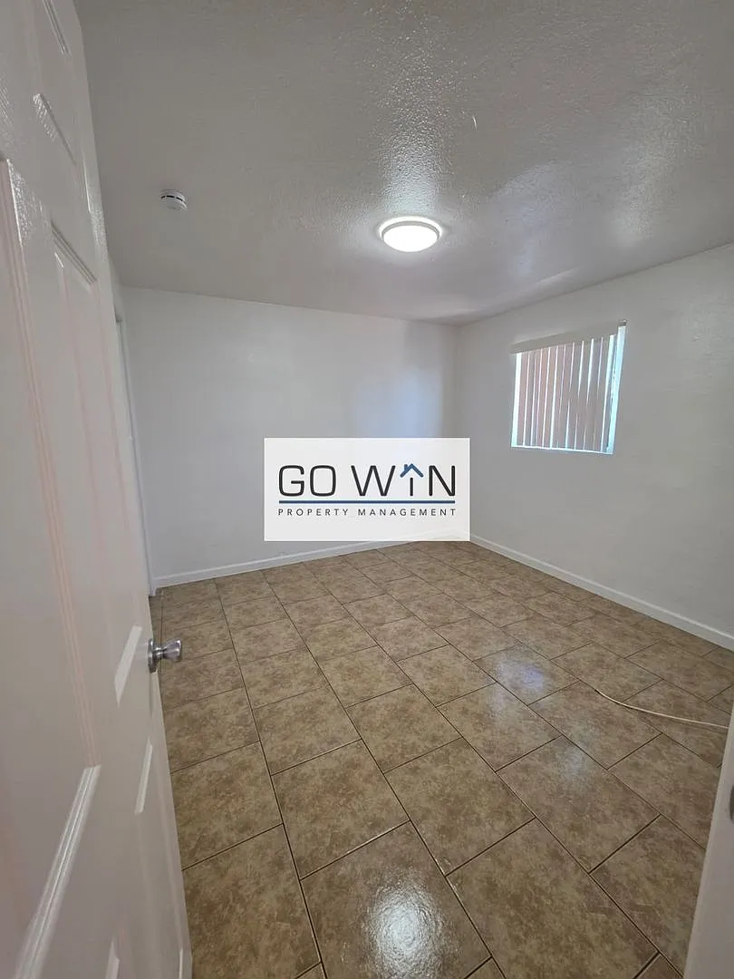 2146 E Taylor St — Photo 4