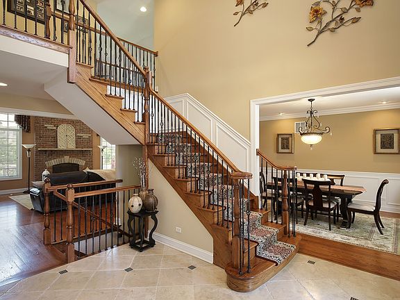 Gracious 2-story foyer