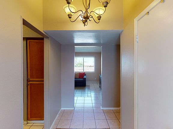 3rd image of 709 Thorn Ave