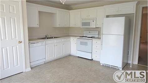 4th image of 2748 Stonehedge Dr