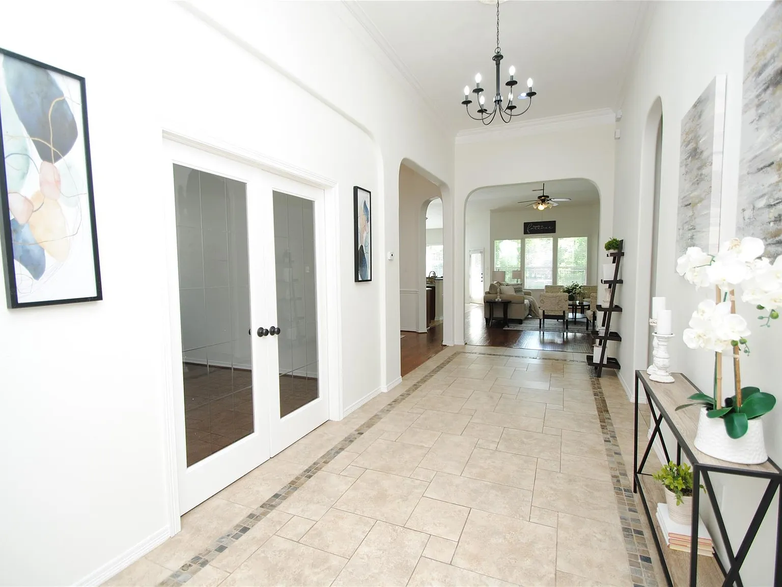 4 bed, 3.0 bath, 2796 sqft, $2,700 — Photo 2