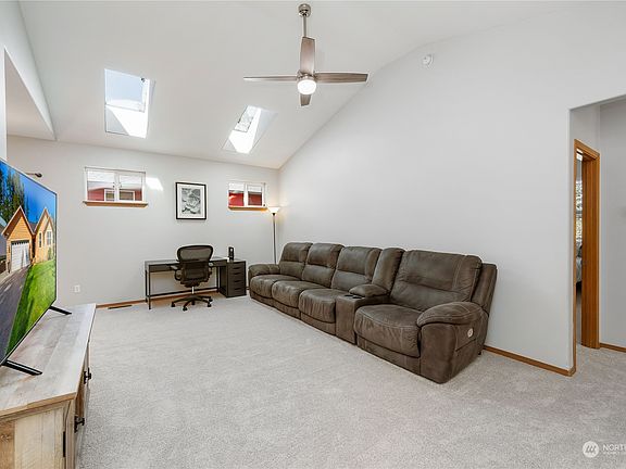 4th image of 339 Goldenrod Street