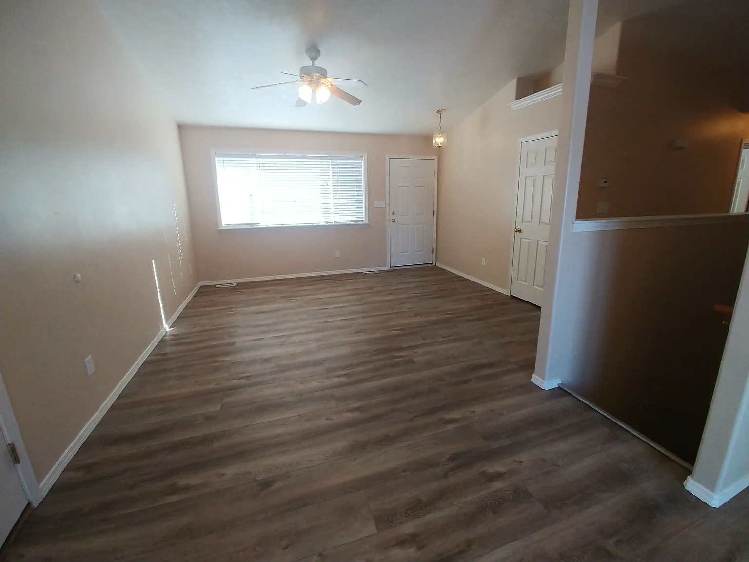 5 bed, 2080 sqft, $2,100 — Photo 3