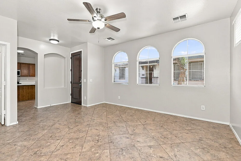 4 bed, 2.5 bath, 1613 sqft, $2,270 — Photo 4