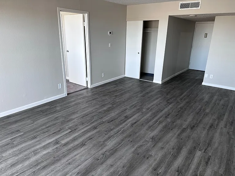 The Regency Apartments — Photo 81