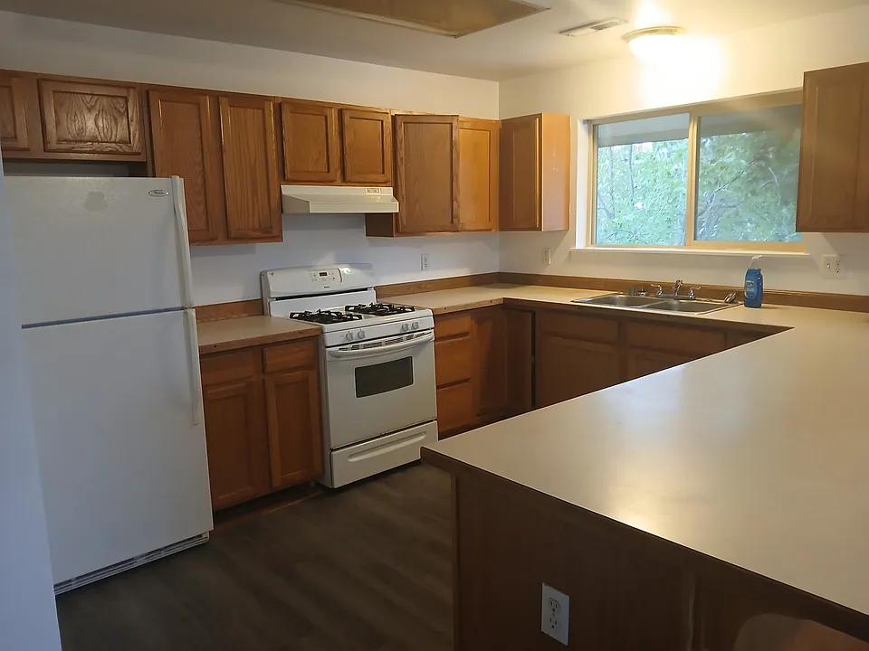 200 W Kellogg Rd #201