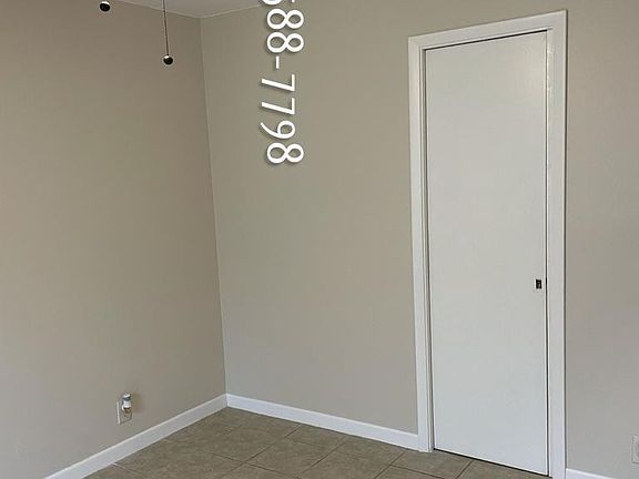 5th image of 720 Greenleaf Ln