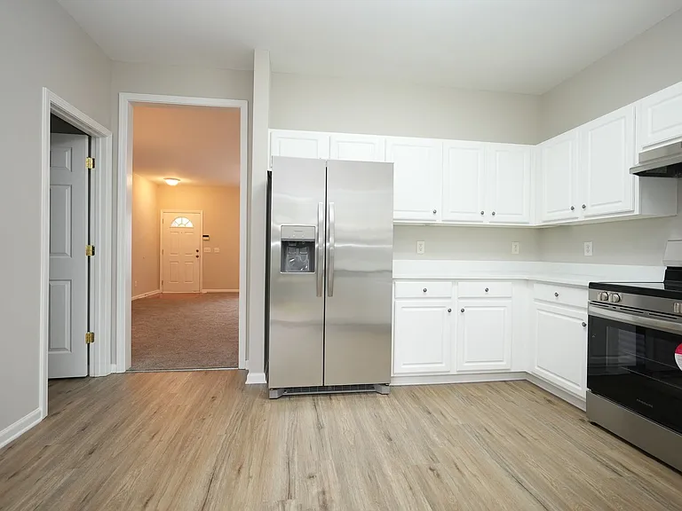 8065 Stoneham Ct — Photo 4