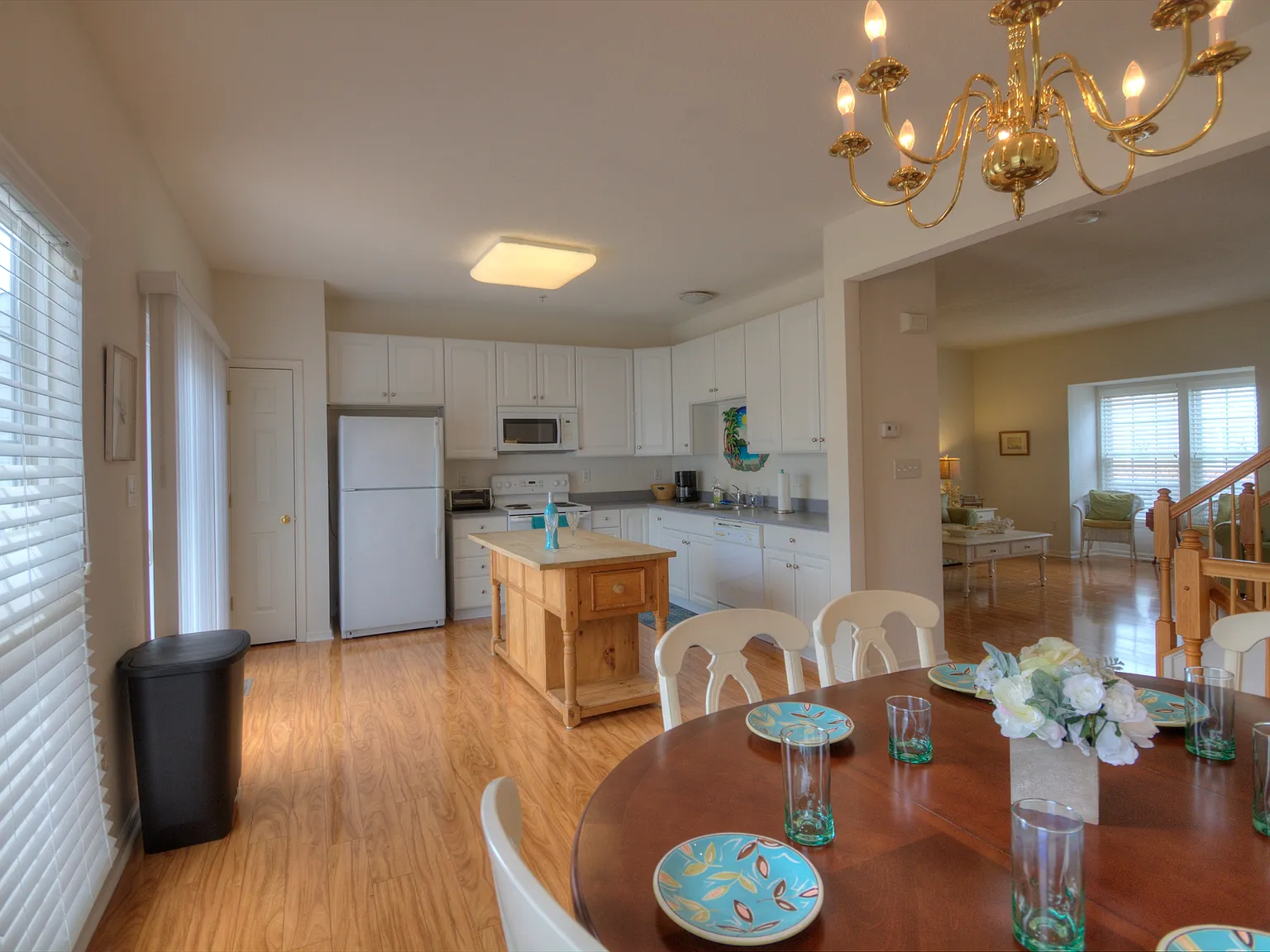 4 bed, 1623 sqft, $2,300 — Photo 3