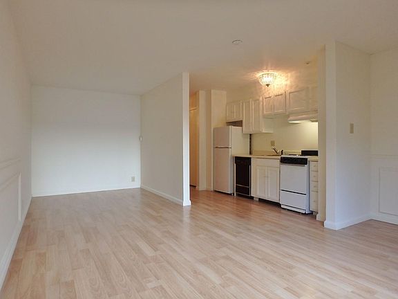2nd image of 2300 Pacific Ave #202