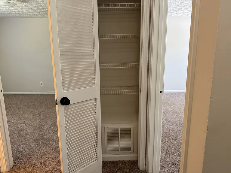 Cresthill Townhomes — Photo 17