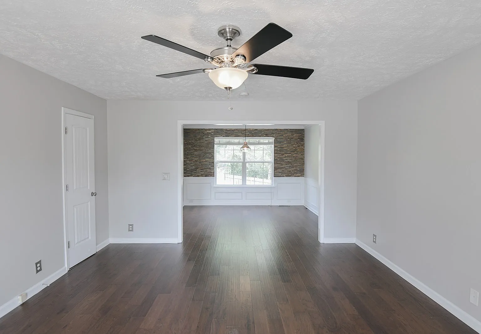 3 bed, 3.5 bath, 1958 sqft, $2,450 — Photo 3