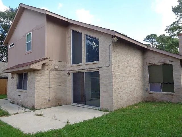 4 bed, 2.5 bath, 2495 sqft, $2,100 — Photo 3