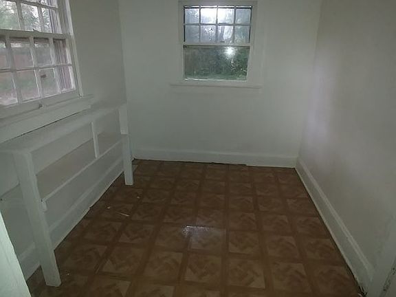 4th image of 16 Farragut St
