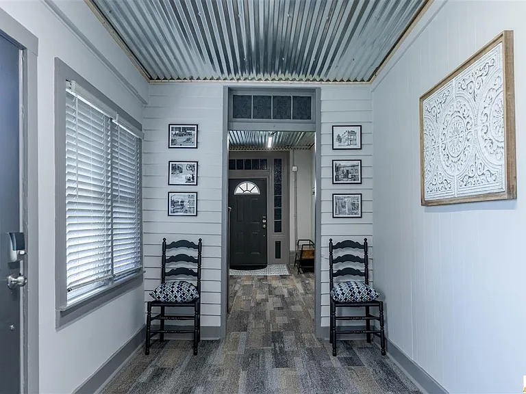 404 Washington St — Photo 4