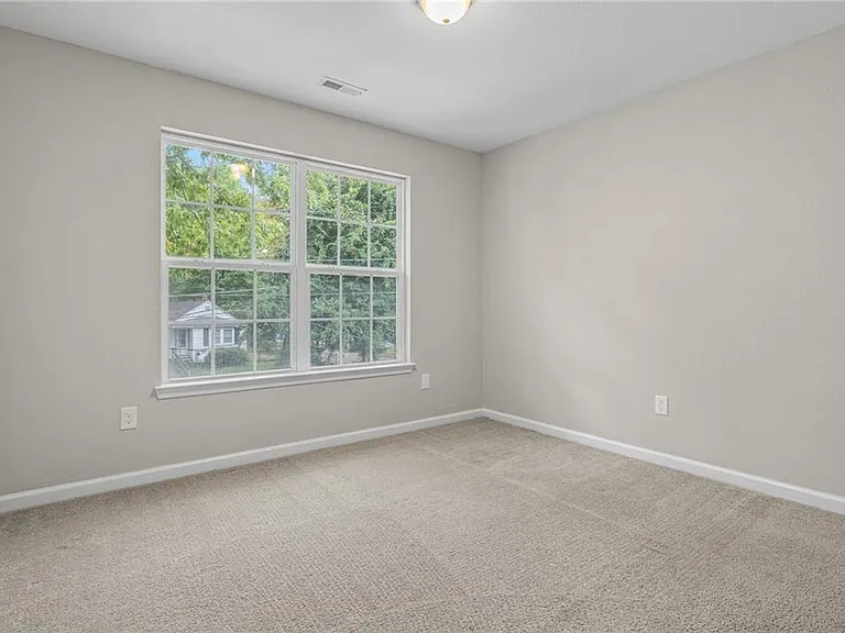 920 Douglas Ave — Photo 16