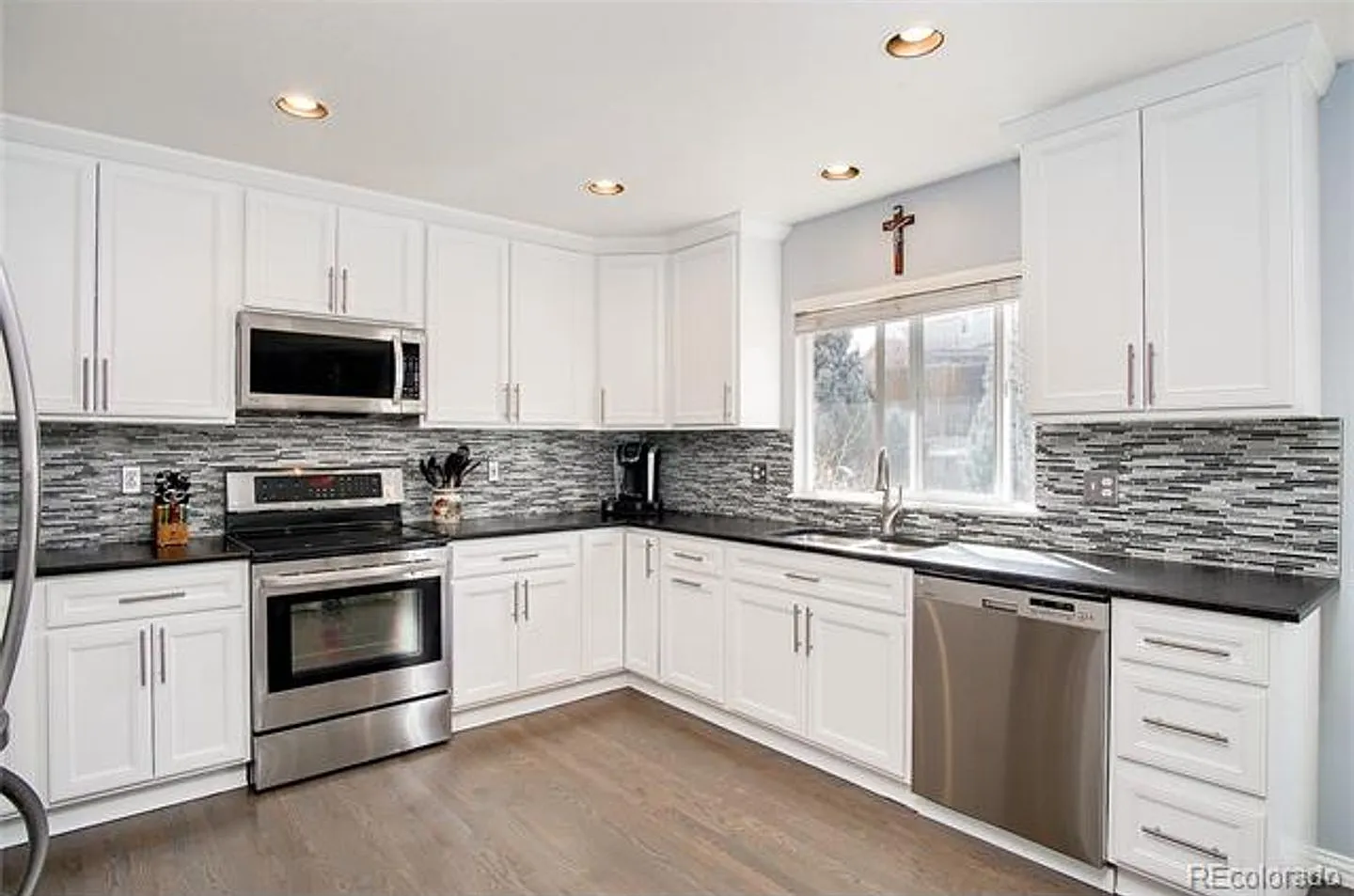 Beautiful single family home with 4 bed and 4 bath. — Photo 4