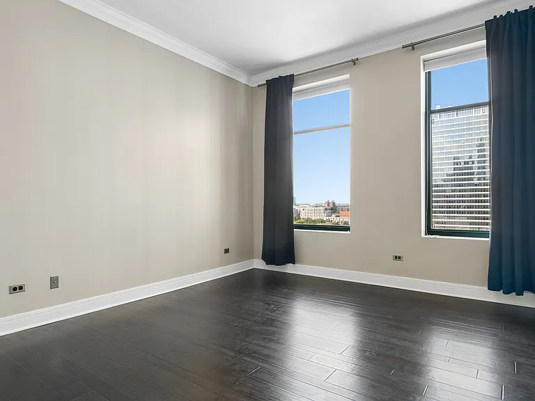 340 W Superior St #1201 — Photo 12