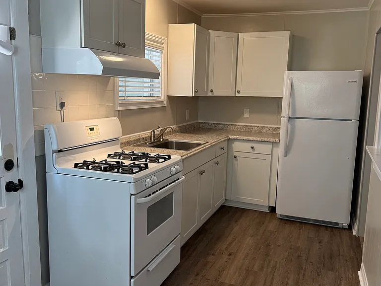 1124 E 1st Ave #B — Photo 9