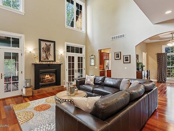 4th image of 5634 Lily Ln #4