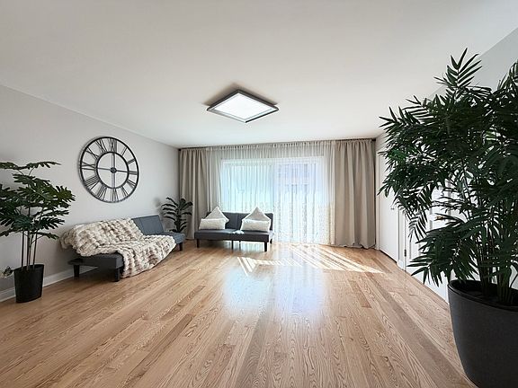 5th image of 5322 W Windsor Ave APT 2C