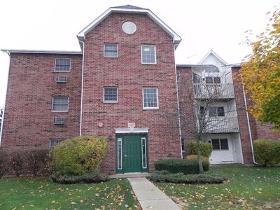 360 Leah Ln APT 2G, Woodstock, IL, 60098