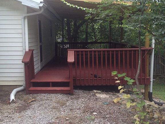 3rd image of 885 Cumberland Dr