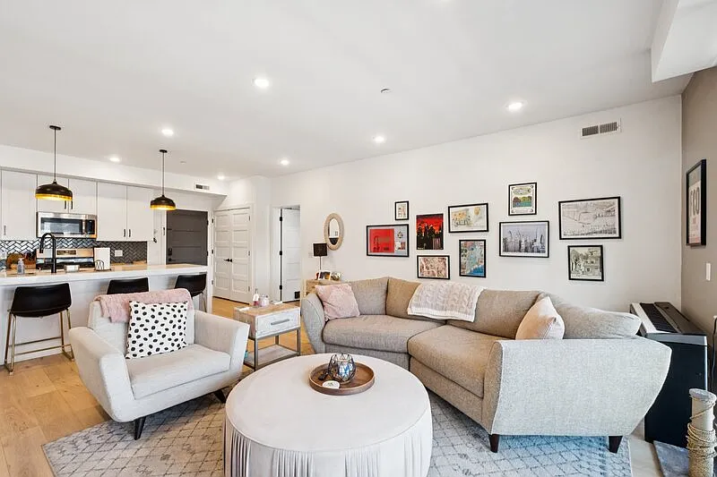 2 bed, 2.0 bath, 1137 sqft, $2,400 — Photo 3