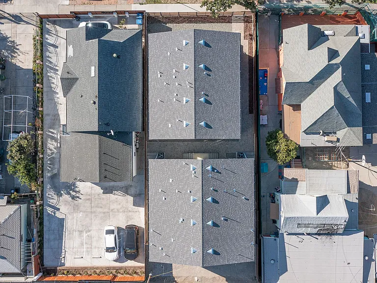 3 & 4 Bed 2-Story Townhomes with Covered Parking Spots Available! — Photo 22