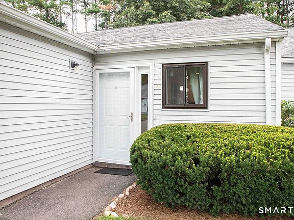 2nd image of 8 Knoll Lane #8