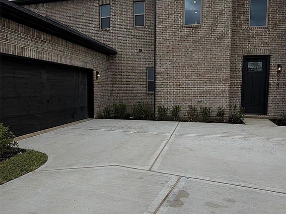 2nd image of 2623 Liguria Ln