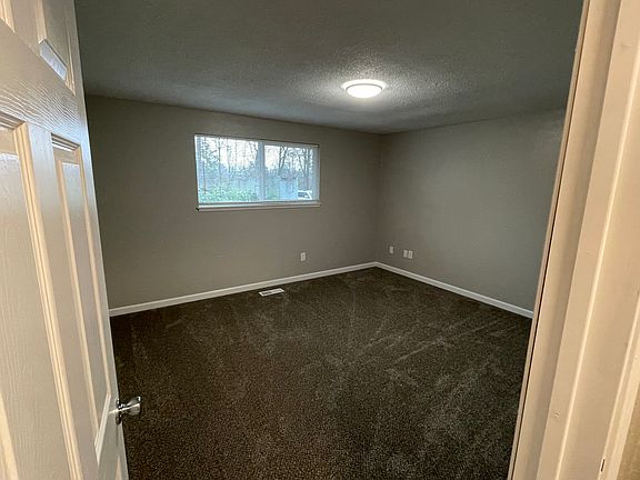 3rd image of 10821 74th Ave E