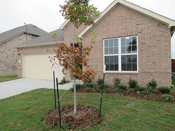 4th image of 310 Meredith Dr